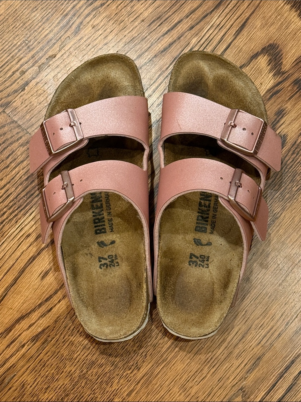 Birkenstock Arizona Sandals in Metallic Pink